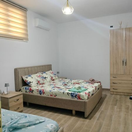 Stomici Guesthouse Nderlysaj Екстер'єр фото