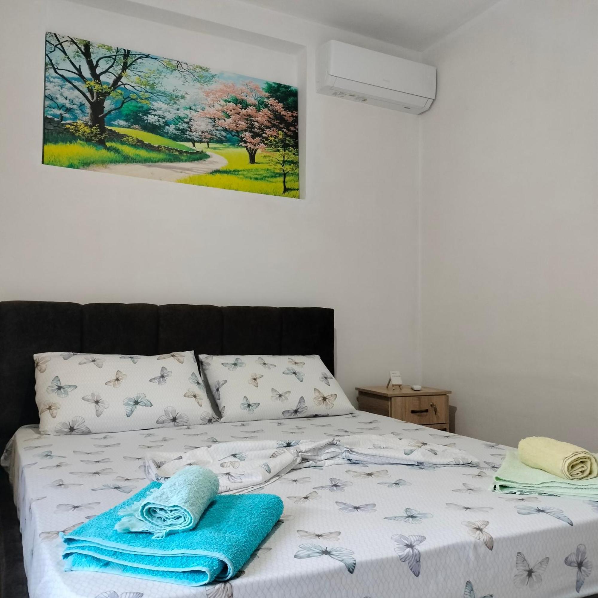Stomici Guesthouse Nderlysaj Екстер'єр фото